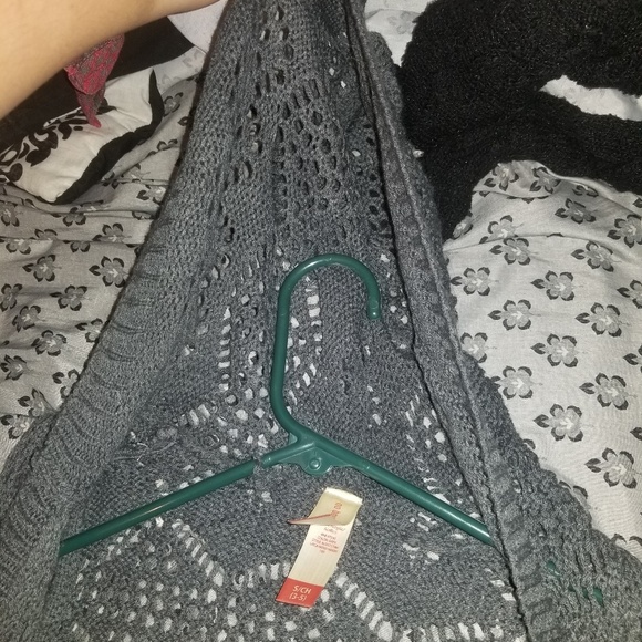 Gray Knit Sleeveless Cardigan - Picture 2 of 2